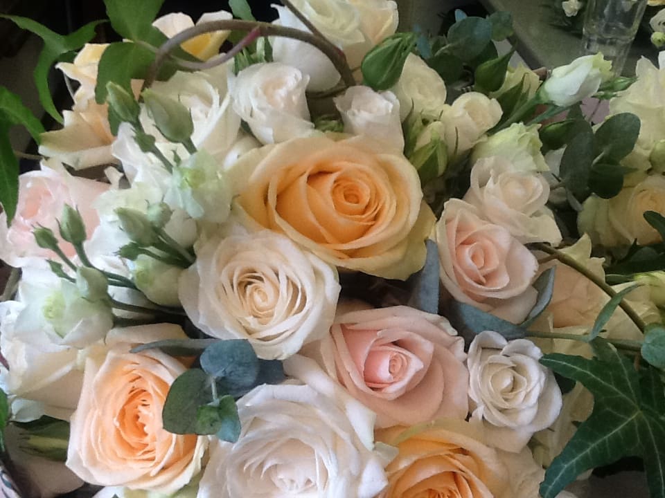 white_peach_bouquet | Simply Flowers - Brighouse - Beautiful flowers ...